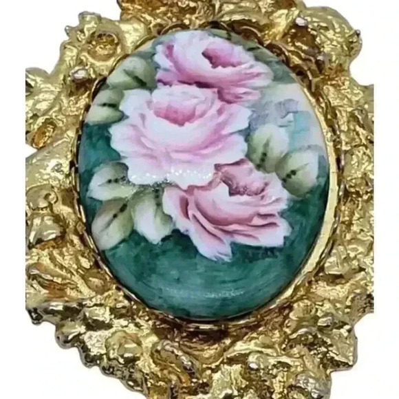 Vtg Pendant Hand Painted Porcelain Roses 14k Gold Nugget plated Frame Necklace - Picture 5 of 10